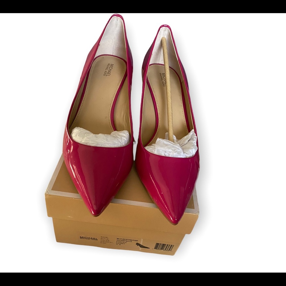 Fuchsia Michale Kors kitten heel pumps size 11